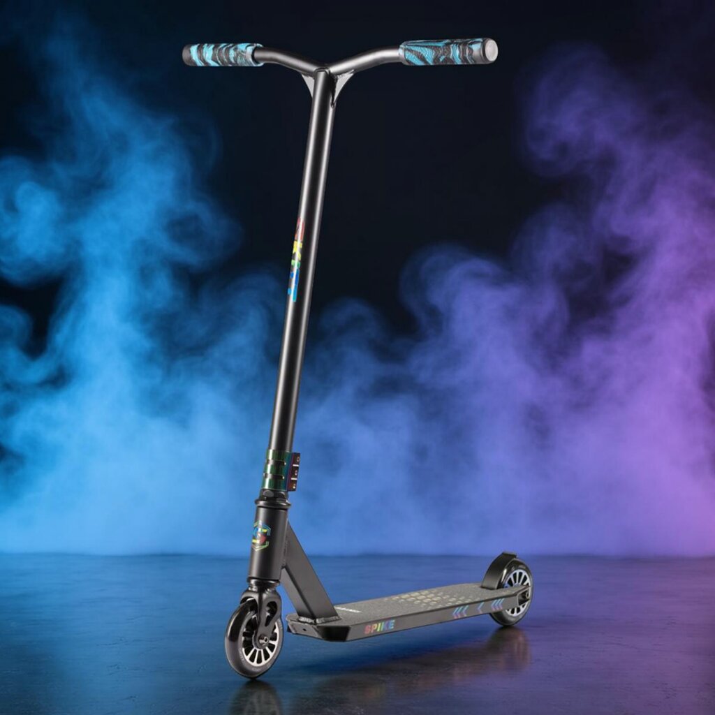 SKITT Freestyle koloběžka Spike Black Rainbow lifestyle koloběžka profil